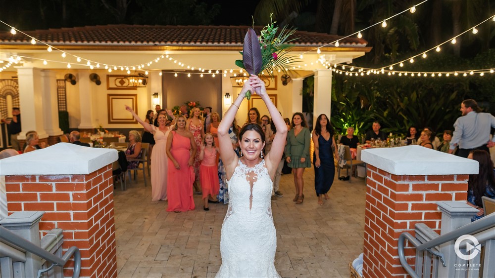 Bouquet toss Palmetto Riverside Bed and Breakfast.